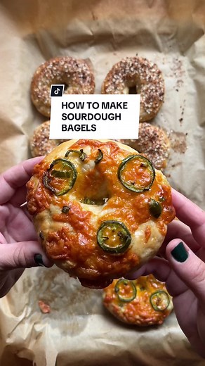 How to make sourdough bagels! I love making bagels and this overnight recipe is great for beginners too #sourdough #sourdoughstarter #sourdoughtok #sourdoughclub #sourdoughtiktok #howtomakesourdough #sourdoughbagels #bagels