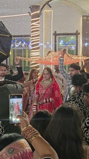 #bride #brideentry #wedding #emotional #entertainment #trending #dance #bhaikishaadi