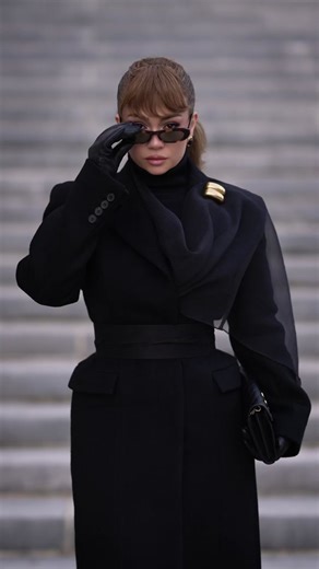 The power of the long coats ✨ #creatorsearchinsights #winteroutfit #womanfashion #fashiontiktok #styleinspo #longcoat #elegantstyle #oldmoneyaesthetic #classy