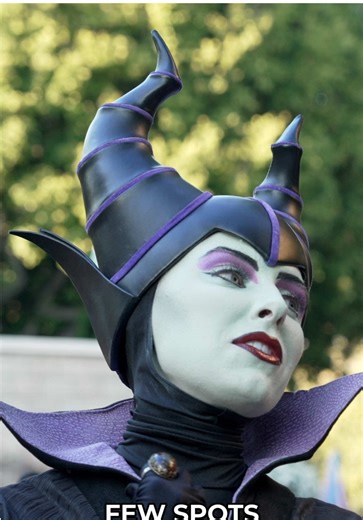 Maleficent vs Anastasia: The Disney Villain Showdown at Disneyland #disneyland #maleficent #anastasia #disney #savage