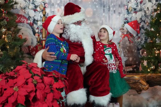 Christmas Comes to Kenai opens with Santa, reindeer, gifts | Peninsula Clarion