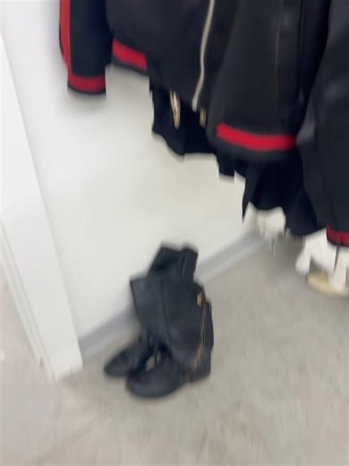 Kasey Dunifer on Instagram: "2025 ❤️ - threw a severance party - got cast in a play - Paddington in Peru w/ the niece - went to my favorite place, nyc - became the queen of hearts - fell in love with theater again - went to hogwarts - met my crush, the hamburglar - watched david cronenberg’s CRASH and ate too much blue candy - saw my favorite movie of all time on the big screen for the first time - sleepover w/ the nieces in 100 degree weather - went to chicago - go cubs - got cast in another pl