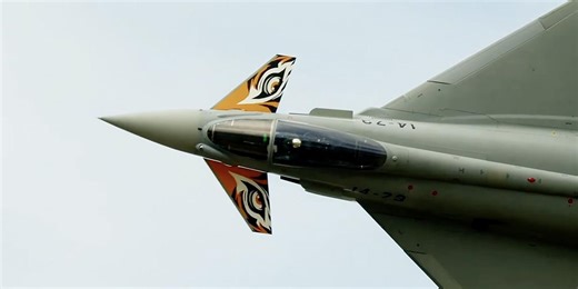 Los elogios del mayor festival aéreo del mundo a un piloto español de Eurofighter