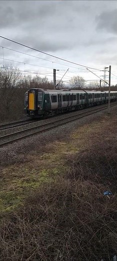 Class 350 London Northwestern Railway 350122 EMU Train