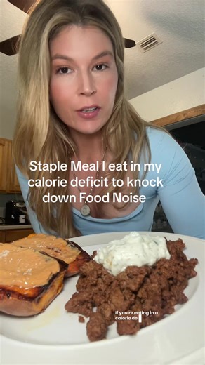 This keeps me full for hours! If you are struggling with where your calorie deficit should be use the free calculator in my bio. For my serving 5 oz cooked 93% seasoned lean ground beef with Siete taco seasoning 8 oz sweet potato (recipe pinned on page) 28 grams Greek yogurt tzatziki 10 grams all natural peanut butter