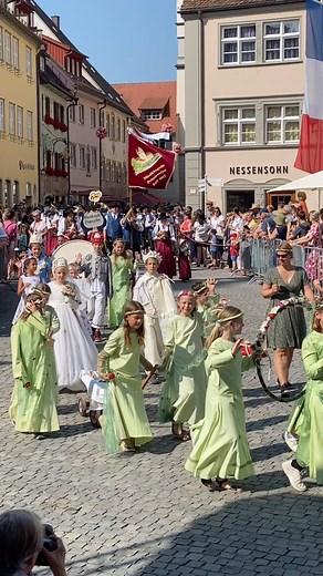michael.lang on Instagram: "Kinder - und Heimatfest Wangen im Allgäu 2024. Bilder vom großen Festumzug."