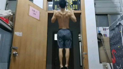 坚持俯卧撑第481天，哑铃15×4=60个，引体向上12×2=24个，卷腹40×2=80个，俯卧撑20×2=40个