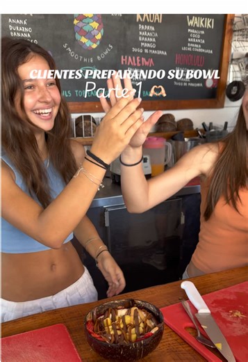 Parte 1 de esta nueva sección que nos encanta ❤️❤️ Gracias chicas por coparse !! Quien quiere ser el próximo en hacer el suyo? #mahalobowls #mahalo #pde #labarra #smoothiebowls