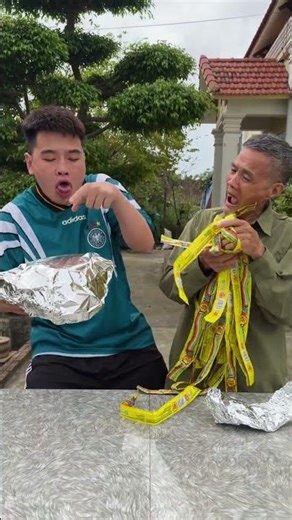 The greedy young man was unlucky, while the poor old man was fortunate. #shorts