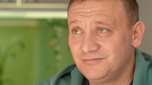 "У пленного прав там не было". Обменянный защитник "Азовстали" о жизни в российском плену - BBC News Русская служба