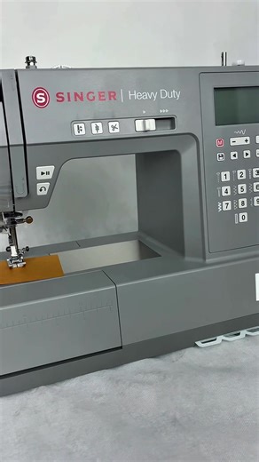 A Singer HD6805c é tudo que você precisa? Então deixa o seu ❤️ porque tem preço especial e parcelamento que só a gente faz. Essa máquina é perfeita para trabalhos pesados com 300 pontos utilitários e decorativos. 😱 Preço por tempo limitado, aproveite! ⠀ 💳 12x sem juros 📦 Enviamos para todo 🇧🇷 Dúvidas? Chama em nosso WhatsApp 📲(11)95125-8253 #ipermaq #costura #costuracriativa #costuraporamor #costureira