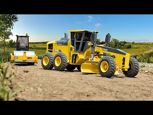 Grading A Road With An RC Motor Grader In 1:16 Scale!