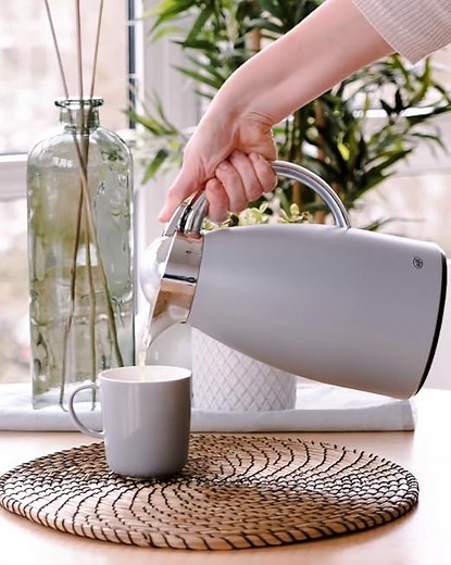 alfi Signo, Thermoskanne Metall poliert 1L, mit alfiDur Glaseinsatz, Isolierkanne hält 12 Stunden heiß, ideal als Kaffeekanne oder Teekanne, Kanne für 8 Tassen