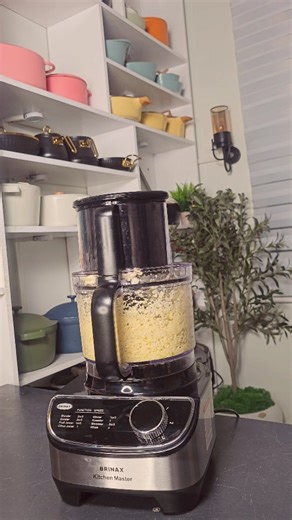 Beatrice Olomy on Instagram: "Yes! Ni BRINAX KITCHEN MASTER. Baba lao kabisa. Mashine moja yenye jug ya Juicer, jug ya blender, jug la machungwa na jug la Food processor. Mashine moja inasolve kila kitu cha jikoni. Ni Brinax Kitchen Master 🔥 @brinaxtanzania @decutee88 ___ Na DARASA LETU LA 2026 JUICES MASTER CLASS LINAANZA RASMI LEO. UMESHAJIUNGA? ADA NI 26,000TSH TU NA TUTAKUA NA 30DAYS FOR 30JUICES. LIPIA 0784906667- BEATRICE AU 0150996458300 CRDB MALKIA RECIPES KAEIBU #Malkia #kitchenmaster 