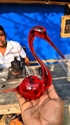 Reciclaje Creativo: Cómo convierten tubos de bombillas en arte 🦢 |
