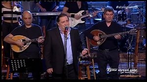 "Καλύτερα στον κόσμο μου, στην τρέλα την δική μου..." (Βασίλης Καρράς Live @ Στην υγειά μας ρε παιδιά, Alpha) | GetGreekMusic