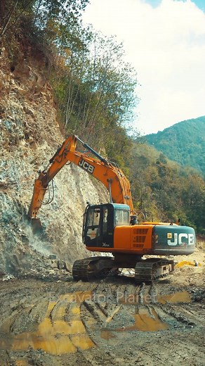 Rock Breaker 😍😍😍 #excavators #hyundai #digger #Eagles #dozer | Excavator Planet