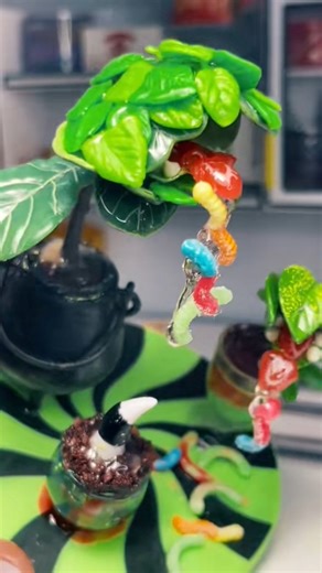 Miniverse Make It Mini REMIX! This was absolutely one of my favorite remixes. #tbf #miniverse #miniverseremix #feedmeseymour #miniature Miniverse | Dee forever minis