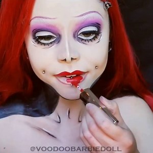 The creepy versions of Disney princesses 👿👹😱 by @voodoobarbiedoll IG: https://bit.ly/2slR657 | Fuel Factory
