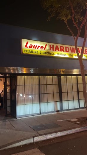 Come with me and my family to get dinner at Laurel Hardware in West Hollywood!!!!! I actually really like this place, such cute seating and yummy food 🙊🙈 #dinner #losangelesrestaurants #girldinner