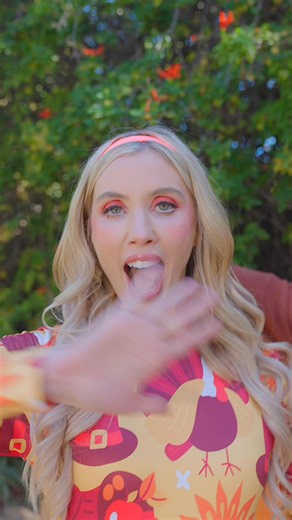 Thanksgiving workout by #pamelapupkin ! 🔥👏🦃 #turkeytrot #thanksgivingworkout music by | Laura Clery