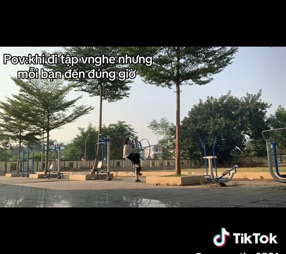 POV: khi đi tập nghe nhạc nhưng mỗi bạn đến đúng giờ