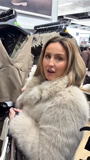 Glowybychloe on Instagram: "Let’s go and try the @primark new in gym wear 💓"