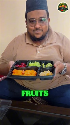 My Jafar Nagar on Instagram: "Ramzan mein apni ibadat, dua, zikr aur tilawat par focus rakhiye… market jaake fruits choose karne ka tension ab khatam! 🌙✨ Amanah Fruits laaya hai aapke liye freshly prepared fruit box — hygienically peel & cut kiye hue, seal packed container mein, directly home delivery ke saath. 🥭🍎🍌 Har din milenge 5 different varieties ke high-quality fresh fruits (400–500 gms) sirf ₹100 mein. Na laane ki tension, na peel & cut karne ki jhanjhat… 