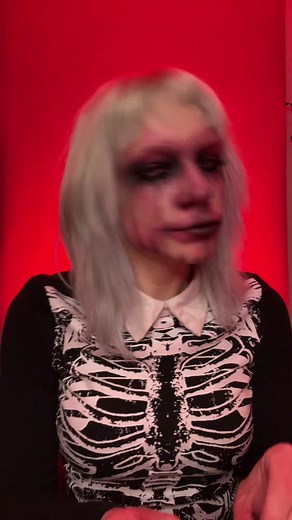 how I insert my fake teeth 😅 #sfx #sfxmakeup #prosthetics #fypmakeup #fypsfx #horror #horrormakeup