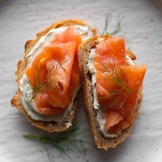 Simple Smoked Salmon Toast Recipe: Quick & Easy