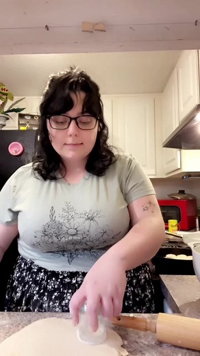 Don’t you wish you had a fat housewife to make you tiny cast iron biscuits from scratch? #plussize #thicktok #fatgf #spicyaccountant #shmonlyshmans #thicktok #curvage