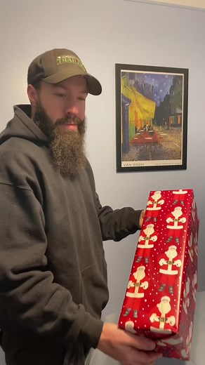 From now on he’s wrapping everything #wrappinggifts