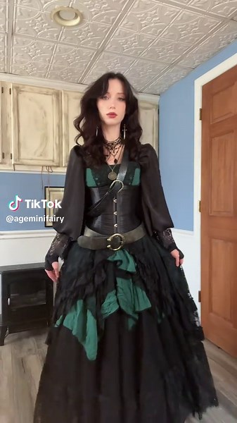 annalyse🧚🏼‍♀️ (@ageminifairy)’s video of Queen Chrysalis