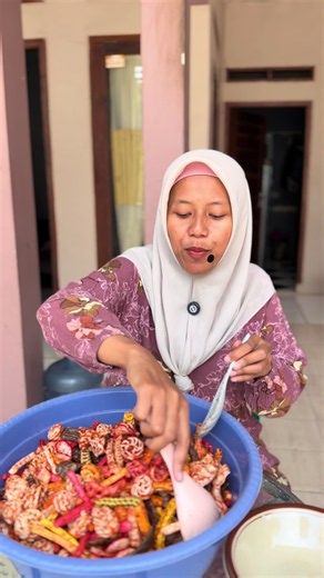 Bu Amel Jual Seblak Rp5.000 Makan Sepuasnya