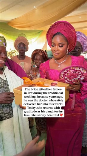 Emotional moment as bride gifts her father-in-law during her traditional wedding, before he stunned everyone by revealing he was the doctor who delivered her as a baby years ago. Now she’s getting married to his son. This very beautiful.