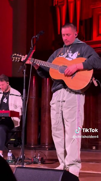 Dermot Kennedy's Outnumbered Live Performance