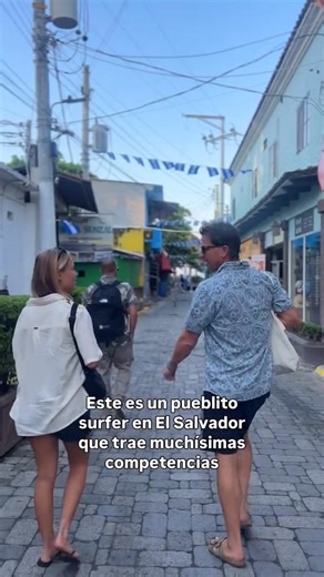 5.4K views · 88 reactions | EL TUNCO, EL PUEBLITO OFICIAL DEL SURF EN EL SALVADOR  Un relator de surf compartió cómo vive su día en El Salvador, destacando que El Tunco se ha convertido en el epicentro de las competencias internacionales. El lugar reúne surfistas, turistas y locales en un ambiente vibrante que combina deporte, cultura y hospitalidad, consolidando al país como un destino referente en el mundo del surf. | Tendencias SV | Facebook