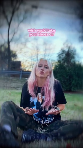 davvn on Instagram: "searching for all my alt baddies out there who miss 2000s cool older sister rock 🩵🎧🛹💕 hi!! we’re a band called davvn ☆ & we make music like avril, paramore, and flyleaf 🦋 . song: “care less” - davvn 🖤 . #myspace #scenequeen #altmusic #emomusic #paramore"