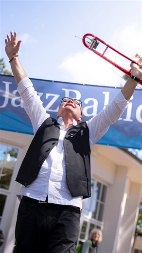 JazzBaltica 2025 ist vorbei, JazzBaltica 2026 steht bevor ✨ Danke für vier unbeschreiblich schöne Tage mit euch in Timmendorfer Strand, das war großartig! Wir sind bereits in der Planung für die nächste Festivalausgabe im kommenden Jahr und schon jetzt voller Vorfreude 💙 🗓️ Im kommenden Jahr findet JazzBaltica vom 25. bis zum 28. Juni statt. 🎟️ Die Festivalkarte ist ab Herbst im Verkauf. #JazzBaltica #TimmendorferStrand #StrandKonzerte #FestivalVibes #FestivalVorfreude #FestivalSommer | JazzB