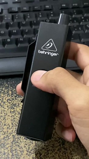 Monitoreo Personal Económico: Behringer Powerplay P2