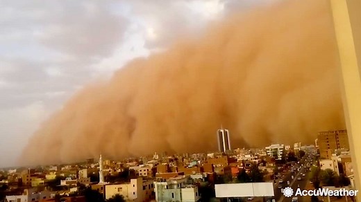 Haboob with 70 mph winds covers Lubbock in dust