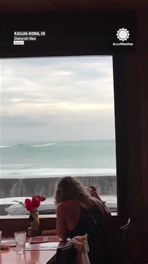 Massive Wave Soaks Pedestrians in Hawaii
