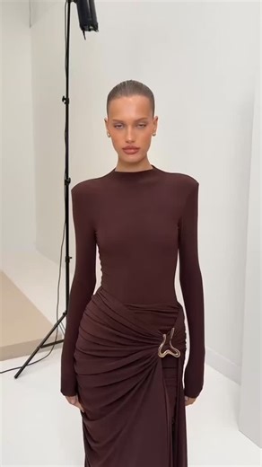 Gabriella Outfit on Instagram: "👗 Hot & Stylish Dress 💃 Curve-loving • classy • dangerously attractive 🎨 Color: As shown 📏 Sizes: S | M | L 💰 Tsh 70,000 ONLY 🔥 If they stare… let them 😌 ⏳ Very limited stock — no restock promised 💖 Not for everyone. Only for bold women. 🚚 Fast delivery all over Tanzania 🇹🇿 💬 DM NOW — don’t overthink it 📞 WhatsApp / Call: +255 753 134 343 #GabriellaOutfits #DarFashion #AfricanFashion #WomensWearTZ #shoponline"