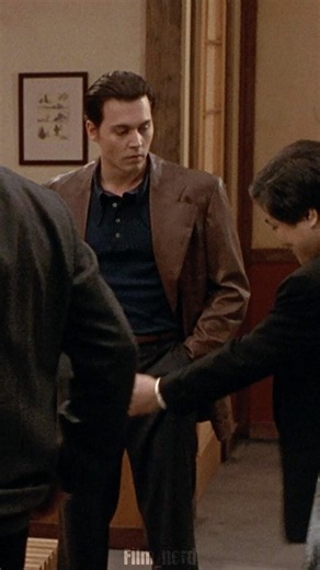 Take of your shoes - Donnie Brasco (1997)