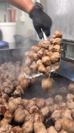3.4K views · 28 reactions | På Heat lagar vi all mat från grunden, precis som våra supergoda köttbullar som vi serverar idag! Välkomna Heat! | Heat | Facebook