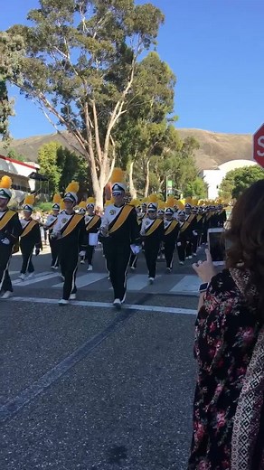 Our marching band welcoming our Cal Poly Parents on Saturday. Another great Mustang Family Weekend in the books! 💛🏈 Video: Shellï Cokley | California Polytechnic State University (Cal Poly)