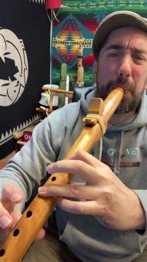 How to Play the Native American Style Flute (Beginner Tips!)