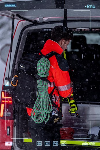 In extreme conditions, be ready with a compact, professional kit 🩺💼 Our EDC tactical first aid kit is built for real emergencies, real responders, and real-life scenarios. Whether you’re on duty or protecting the people you love — this is everyday carry with purpose. 💪 📸 Photo by: @jackobxp #EDC #TacticalFirstAid #FirstAidKit #EmergencyReady #preparednotscared