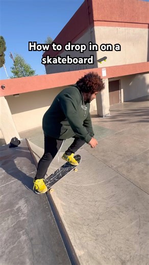 How to drop in on a skateboard 🛹 ... #skateboarding #skate #skateboard #skaters #skatelife