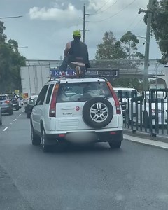 A man was spotted car-surfing in Sydney's west yesterday, performing the dangerous stunt on a busy road. Fortunately, no one was reported injured in the incident. #9News | WATCH LIVE 6pm | 9 News